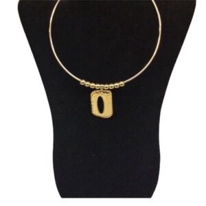 UNBRANDED GOLD Tone Choker NECKLACE And Hammered PENDANT With Extension Chain